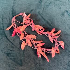 Vintage Y2K pink beaded / seashell choker necklace